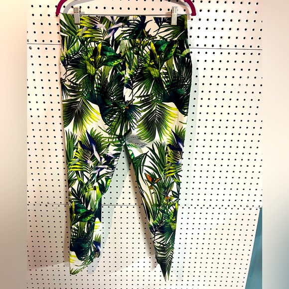 Stretch floral pants, Size Large. Soft Surroundings - Picture 3 of 3
